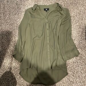 Women’s dress top size large worn few times kept in smoke and pet free home